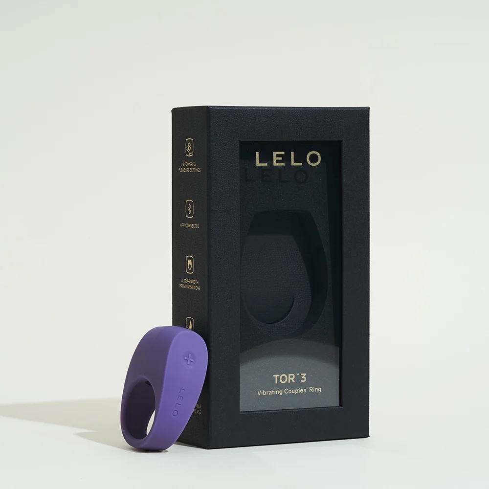 Anneau vibrant Lelo Tor 3 violet avec son boîtier
