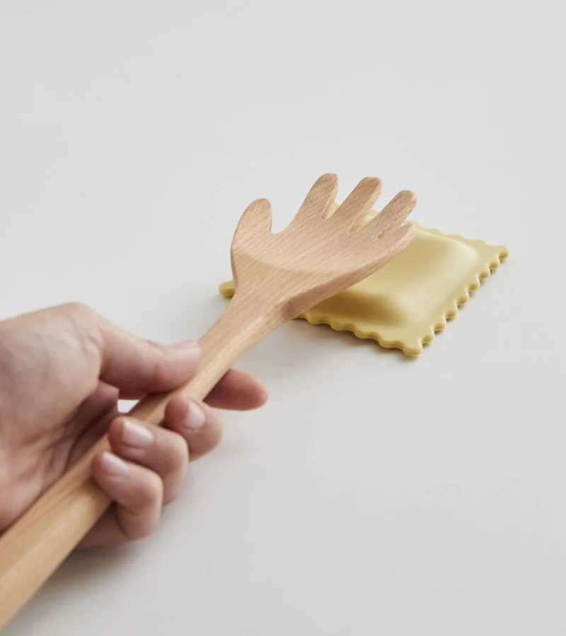 Repose-cuillère en silicone en forme de ravioli géant