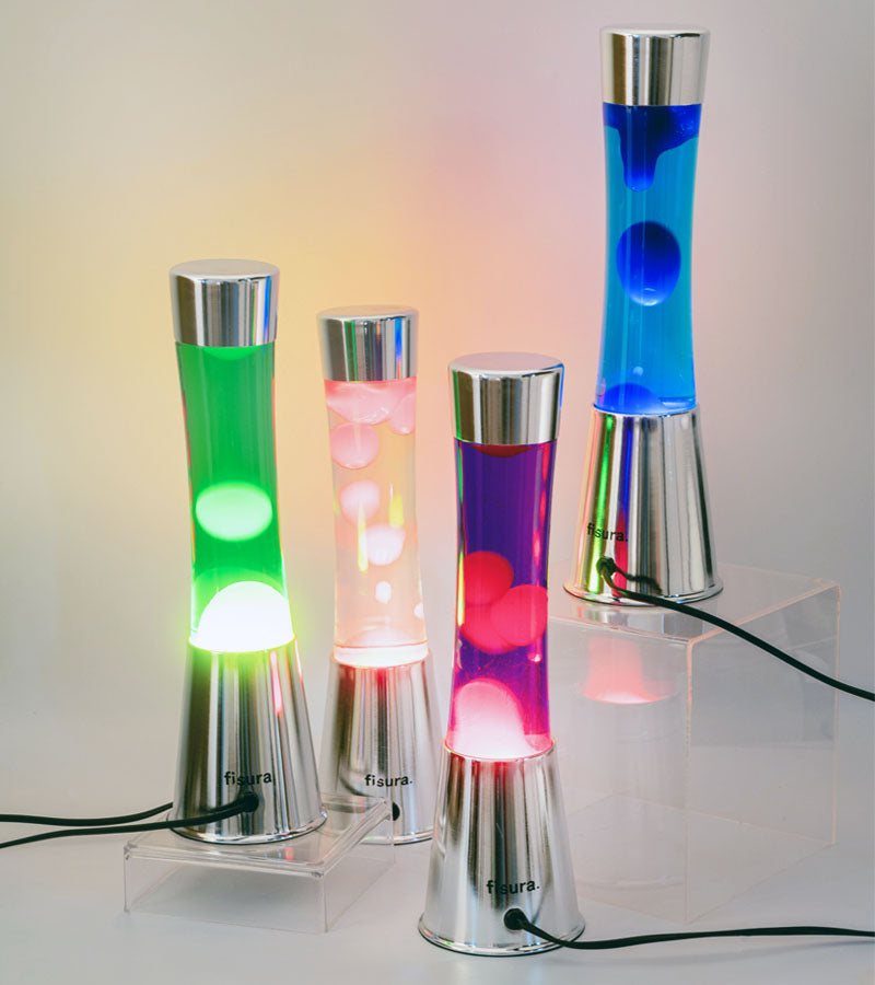 Quatre lampes à lave verte, rose, violette et bleue allumées