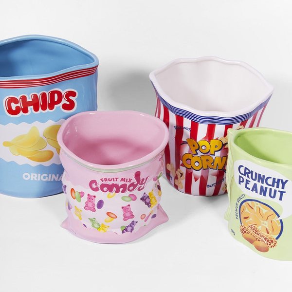 Bols en céramique en forme de paquets de chips, de popcorn, de bonbons et de cacahuètes