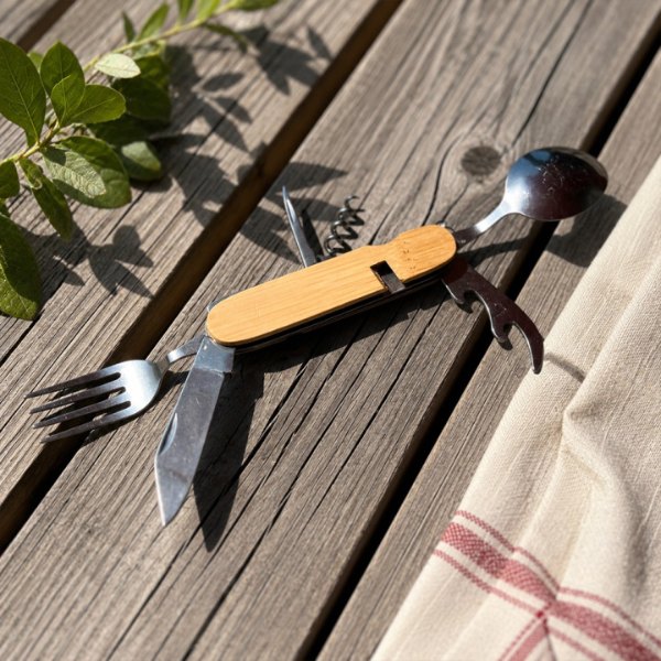 Couteau suisse de camping en bambou qui se sépare en couteau et fourchette