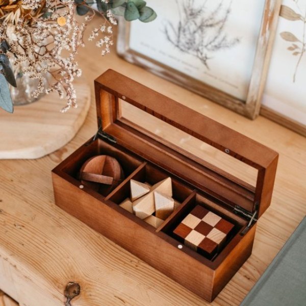 Coffret vitré de 3 casse-têtes en bois