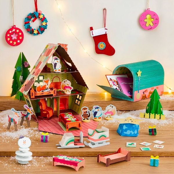 Boîte aux lettres de l'Avent Pandacraft en forme de chalet, avec ses lettres et décorations