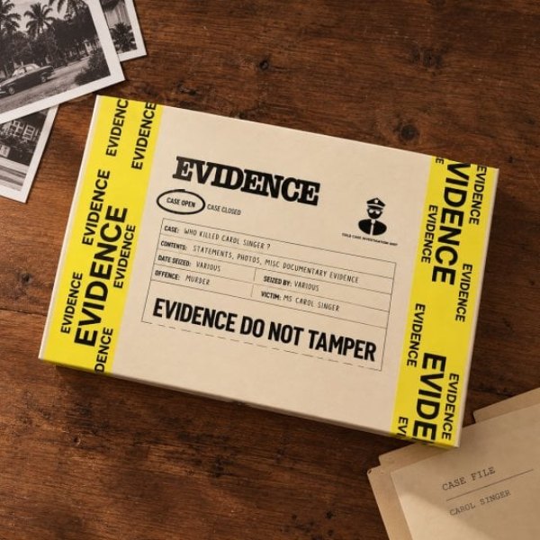 Dossier d'enquête du calendrier de l'Avent Who killed Carol Singer, scellé par des bandes jaunes Evidence