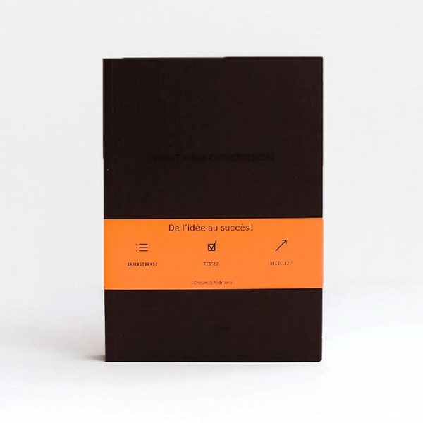 Carnet noir à bandeau orange « Carnet pour entreprendre » sur fond blanc