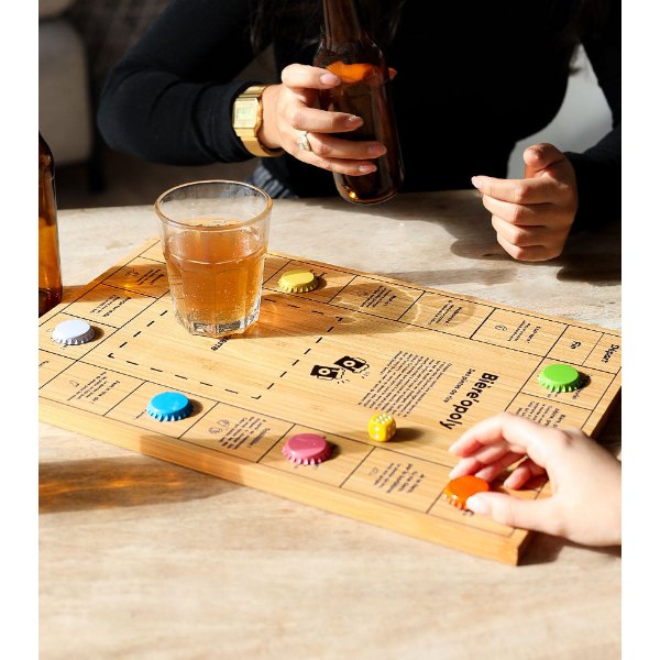Plateau du jeu Bière'opoly avec verres et pions