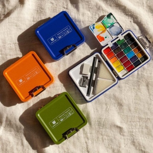 Kit d'aquarelle de voyage avec palettes de couleurs et pinceau