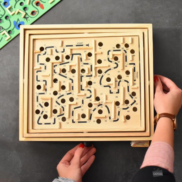 Jeu de labyrinthe en bois à bille avec plateaux recto-verso