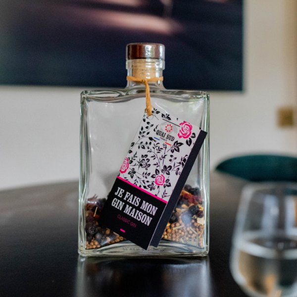 Carafe de mélange d'épices et de baies pour faire son gin maison