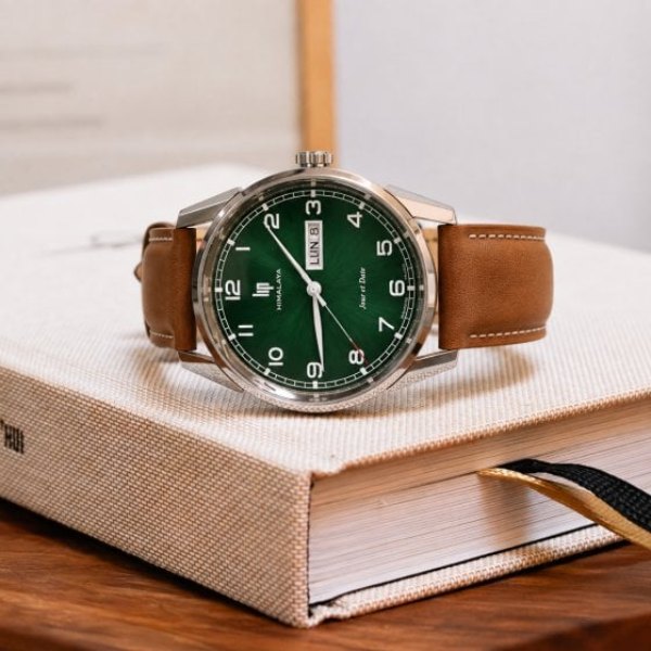 Montre LIP Himalaya classique 40 mm à cadran noir
